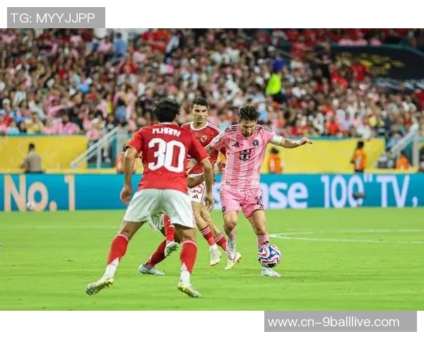 足球盛宴：明星球员与综艺节目碰撞的精彩瞬间与背后故事